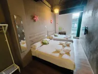 Hotel Flora Plus - 3 ดาว
