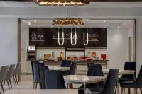 Hampton Inn by Hilton Winnipeg Downtown - breakfast