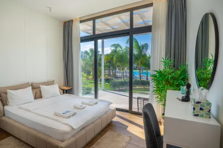 Beautiful and bright 2-bedroom apartment Отели в г. Аканту