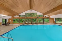 Holiday Inn Express & Suites Hayward Hotels in Hayward