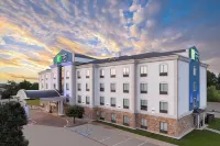 Holiday Inn Express & Suites Denton North