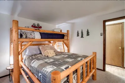 Snowater Condo 06 with Great Resort Amenities