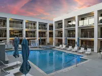Hilton College Station - Pools