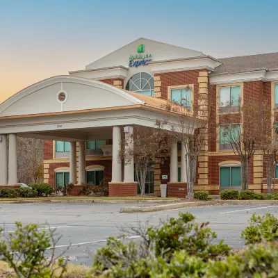 Holiday Inn Express & Suites MEMPHIS/GERMANTOWN by IHG Hotels near Lichterman Nature Center