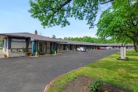 Red Carpet Inn Garfield Heights - Parkplatz