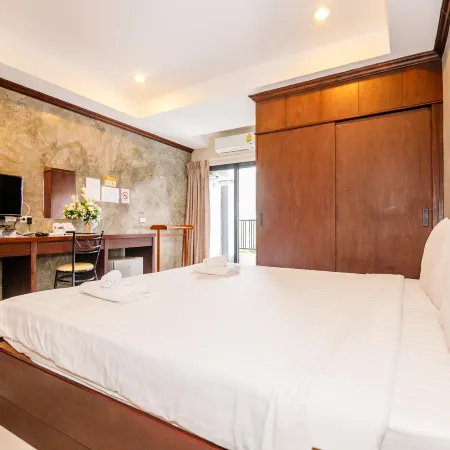 The Glasshouse Place