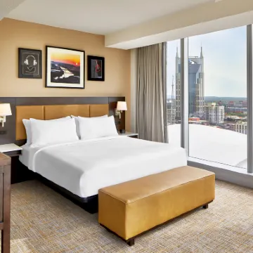 إمباسي سويتس باي هيلتون ناشفيل داون تاون Hotels near بريجستون أرينا