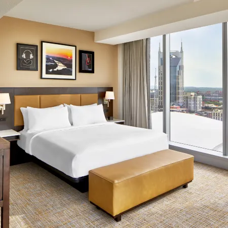 Embassy Suites by Hilton Nashville Downtown Отели рядом с достопримечательностью «Музей Пэтси Клайн»