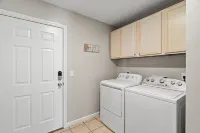 Huge Monthly Discount SunnySide House with Pool and Golf Cart