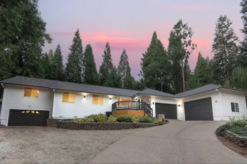 Scenic Mountain Retreat - Hot Tub, Wineries, Lakes