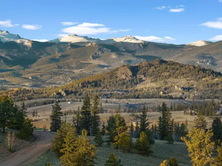 -- New Build -- Horseshoe Hideaway with Amazing Views