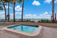 Waterfront in Old Marco!  Beautiful unit!  Deluxe!