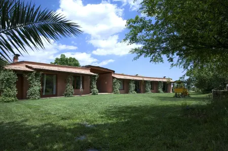 Charming country cottage in quiet village inland Costa Brava. Pool, barbecue