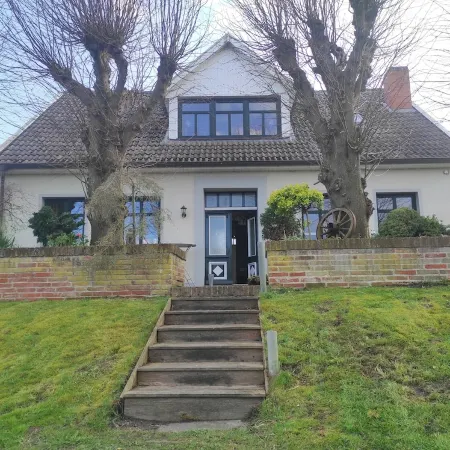 Vacation home for families/groups/friends Dogs allowed 8 adults 2 children