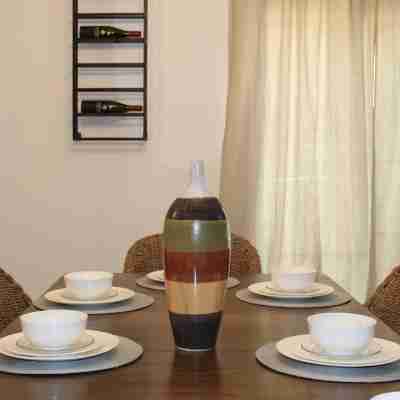 [Duplex] Casa Maria Bonita - Luxury 3-bedroom rental with AC, WiFi in McDonough Dining/Meeting Rooms
