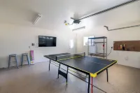 STOCKED 4 BEDROOM POOL HOME Sleeps 14, Boat/RV Parking, Ping Pong, Cornhole