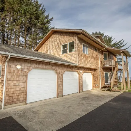 Oceanfront Home, Lighthouse, Beach Access, Spectacular Sunsets, Newly Remodeled