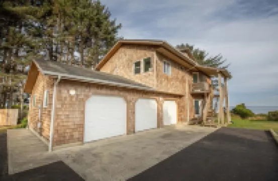 Oceanfront Home, Lighthouse, Beach Access, Spectacular Sunsets, Newly Remodeled