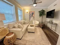 Perfect 2BR Condo in Downtown Auburn! 2 min walk to campus + 2 Parking Passes!!