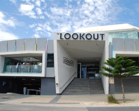 Scarborough Beach Apartment Hotels in Scarborough