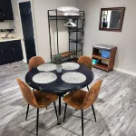 Nice Detatched Garage Studio Apartment Minutes from everything!Private Entrance!