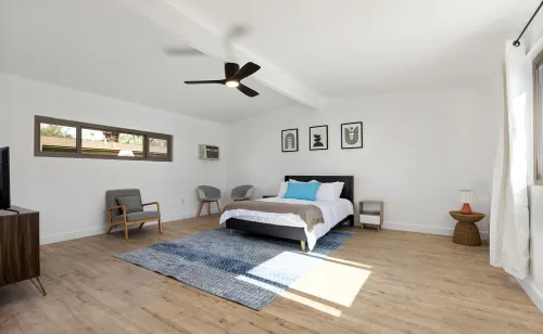 Private mini oasis steps from El Paseo!