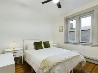 Dog friendly, stylish accommodations for up to 6 on Federal Hill in Providence. Hotel di 