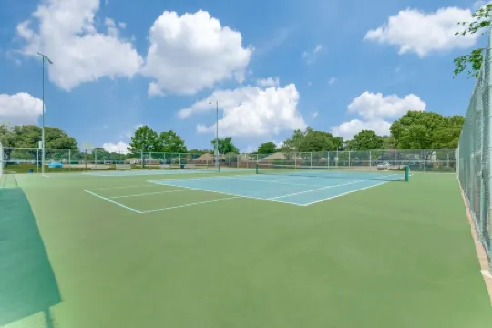 Cozy Designer Family Home Arcade, Park, Tennis, Trails, Pickleball and King bed