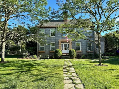 Spacious 5-bedroom house in Nantucket with private pool and pet-friendly