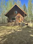 Cozy Alaskan themed cabin suitable for families or couples! King size bed, w/d