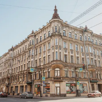 Вера Отели рядом с достопримечательностью «Тюрьма Кресты»