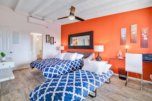 ⚜KingBed⚜55" 4kTV⚜580+Mbps WiFi⚜A/C⚜Parking