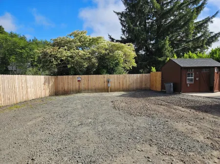 So much to enjoy at this 2-bedroom cottage in Charming Lakeside.