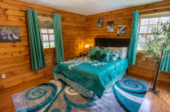 Ascension Cabin - Hot Tub, Fire Pit, Pet Friendly