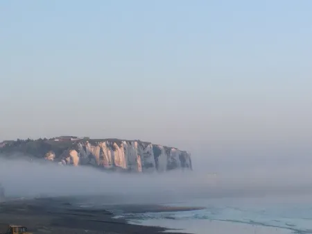 Plage ET Jardin Appartement RDC Face mer Отели в г. Мер-ле-Бен