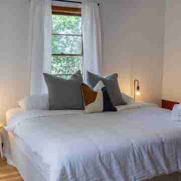 The McKenzie BnB - Charming & Cozy - 1 Block from Downtown Pullman! Rooms