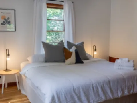 The McKenzie BnB - Charming & Cozy - 1 Block from Downtown Pullman! Hotels in Pullman