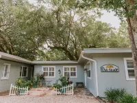 The King Suite - perfect location in Ocean Springs. Only 1 block to Front Beach! Hotels in Ocean Springs