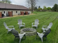 Recently renovated end-unit apartment in the heart of the Finger Lakes Hoteles en Hector