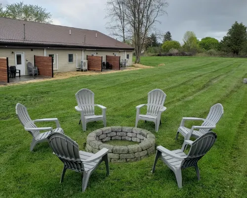 Freshly updated apartment with ample outdoor space Hoteles en Hector