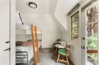 Lake Arrowhead-Immaculate home, spacious lot, can't get closer to the Village!