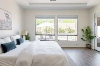 Walk to Festivals From a Modern Dream House Near La Quinta