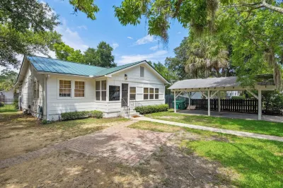 The Sunday Cottage in Old Town, Bay St. Louis.  Priceless Location! Walkable!