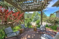 Charming Downtown Home w/ Mountain Views & Media Room, Near Hot Springs! The Hideout at Glenwood Springs 주변 호텔