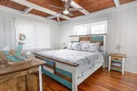 *New* Sweet Home Carolina 4bed/2bath Fully Renovated Classic Beach House Hotels near TPC Myrtle Beach