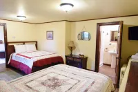 Sleeps 6. Suite - historical home Hotels in Seward