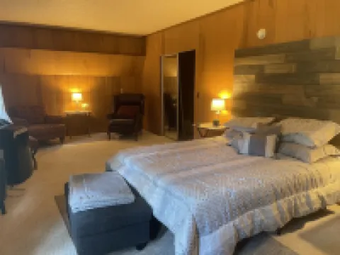 Step back into time with this 1850's historic house Hoteles en Kimball