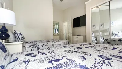 Perfect family two story Villa 8 near SeaWorld