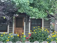 ADA Compliant Cabin. Luxury finishes, pet friendly. Garden, 3 blocks to downtown