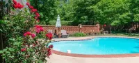 5 Min Walk to Cooper Creek. Cozy Outdoor Space! 15-20 Minutes to Ft Benning. - สระว่ายน้ำส่วนตัว